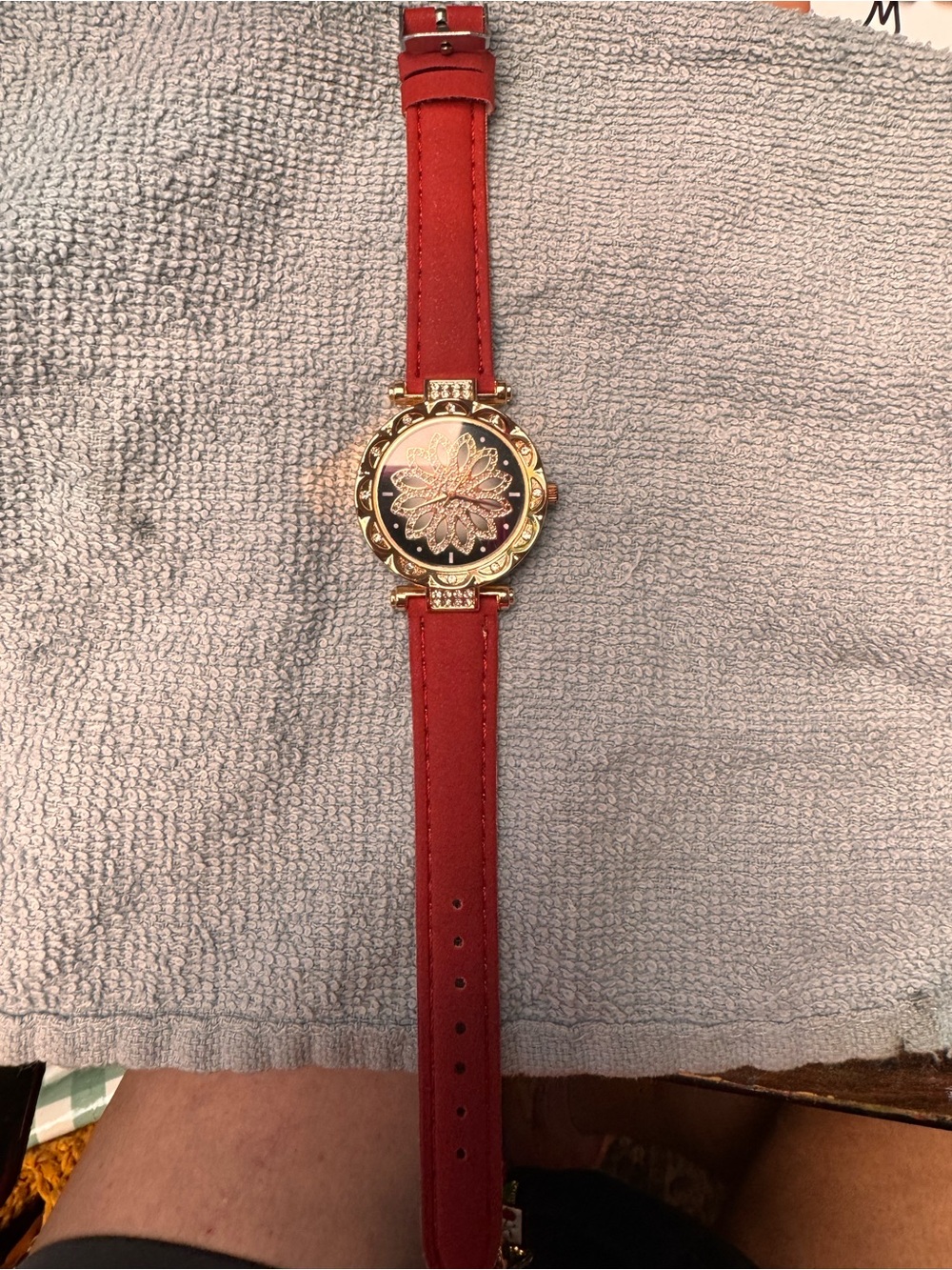 Red Women's Floral Dial Fashion Watch - Elegant Gold Accents